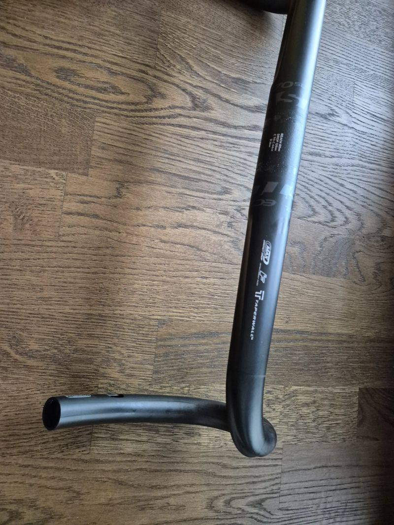 Karbonová silniční řídítka Easton EC70SL