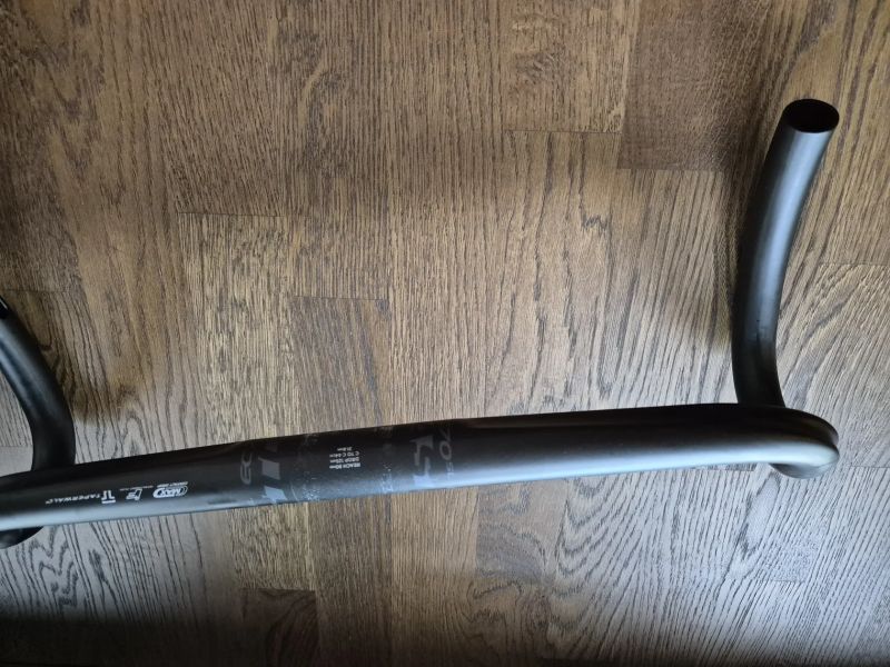 Karbonová silniční řídítka Easton EC70SL