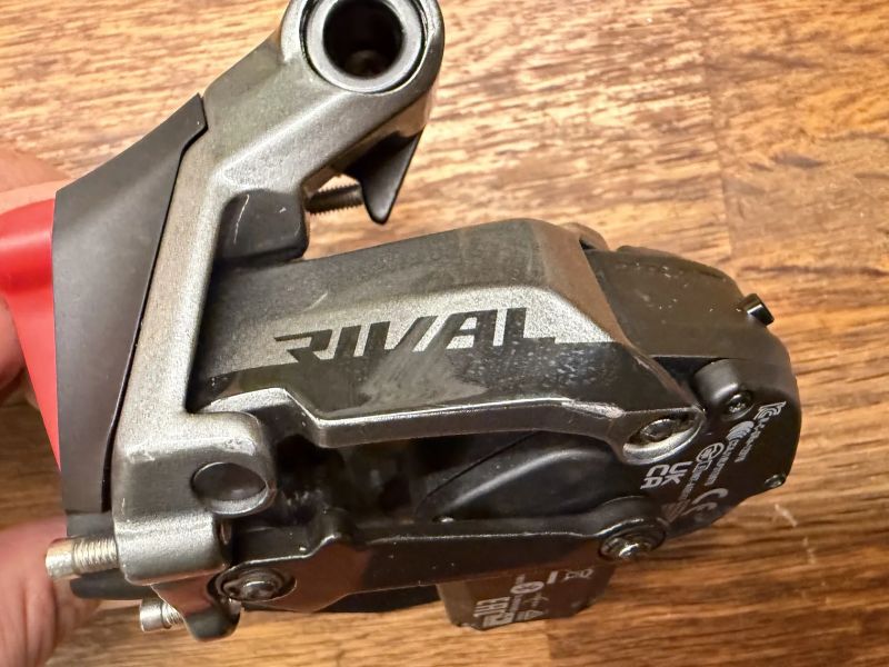Sada Sram Rival D1 AXS (páky, brzdy, kliky, přesmykač, přehazovačka, baterie & nabíječka)