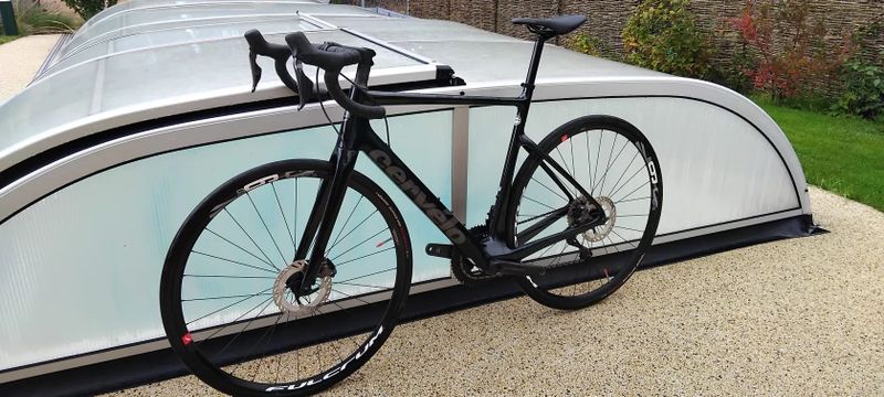 Silniční kolo Cervélo Caledonia Ultegra Di2 - metallic black