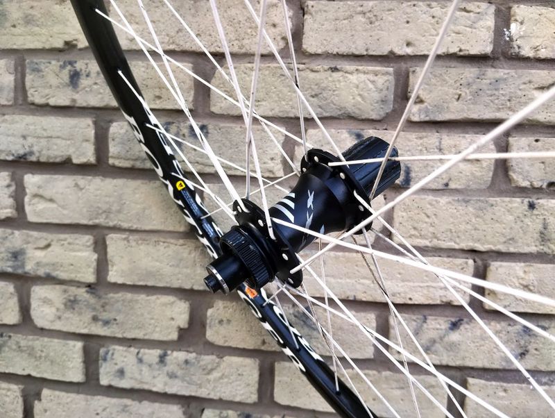 Bontrager XXX Carbon - téměř nové - 1190 g !!!!
