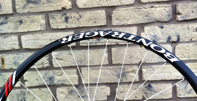 Bontrager XXX Carbon - téměř nové - 1190 g !!!!