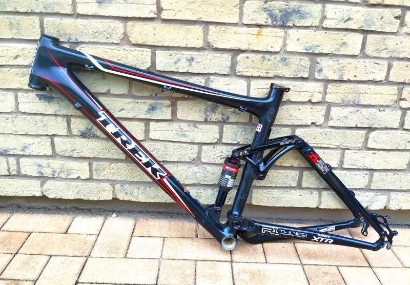 Trek Top Fuel 9.9 Carbon - téměř nepoužitý 