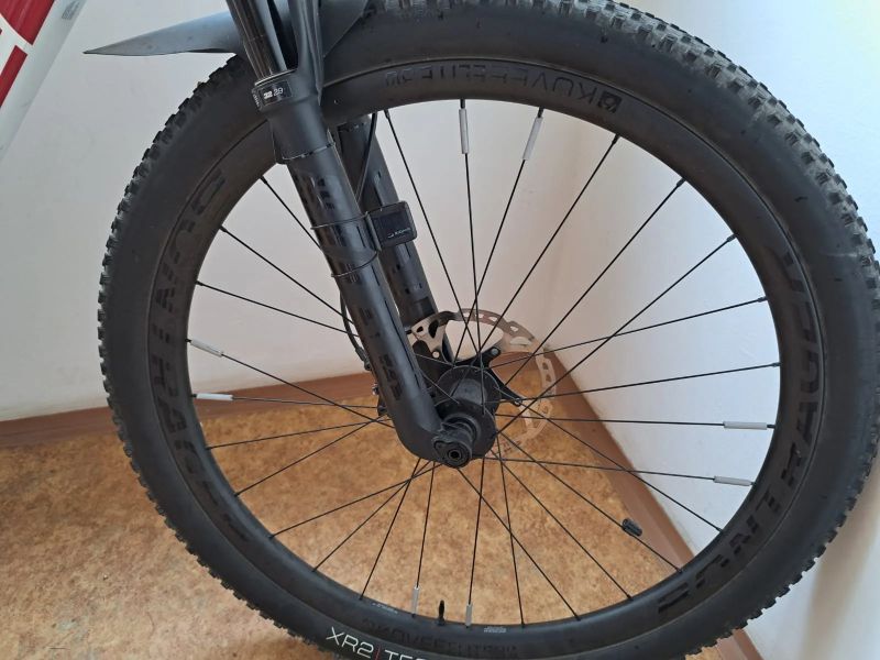 Trek Procaliber 9.8 karbonové kolo