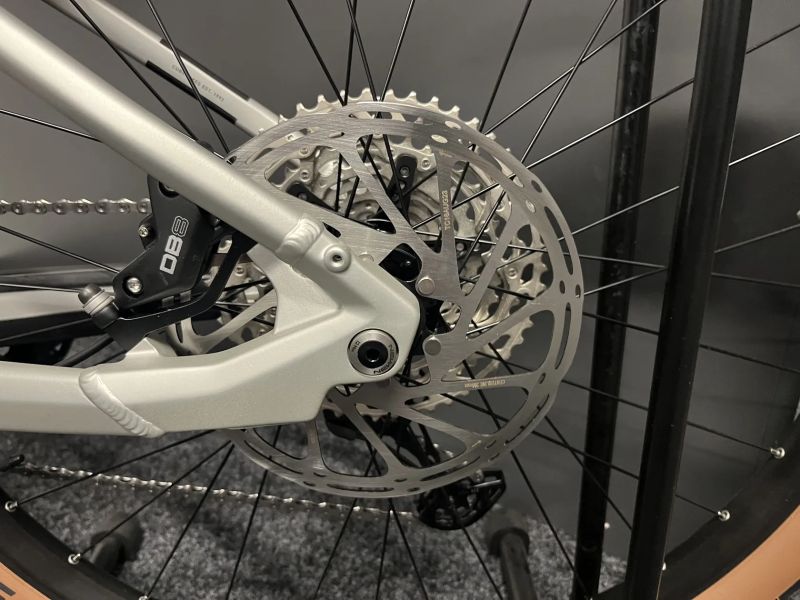 CUBE Reaction Hybrid SLX 750 vel. S 2024 NOVÉ FOX grey 