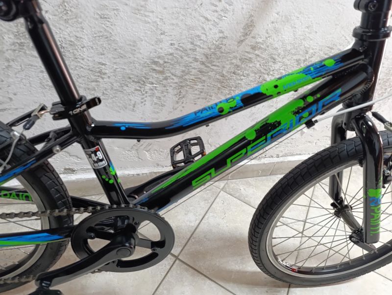 Starší renovované jízdní kolo dětské 20" Superior Paint