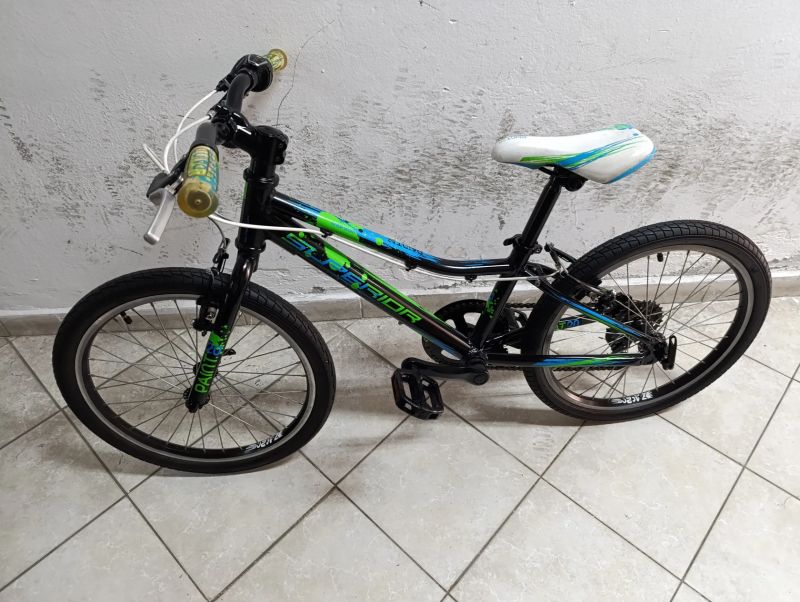 Starší renovované jízdní kolo dětské 20" Superior Paint