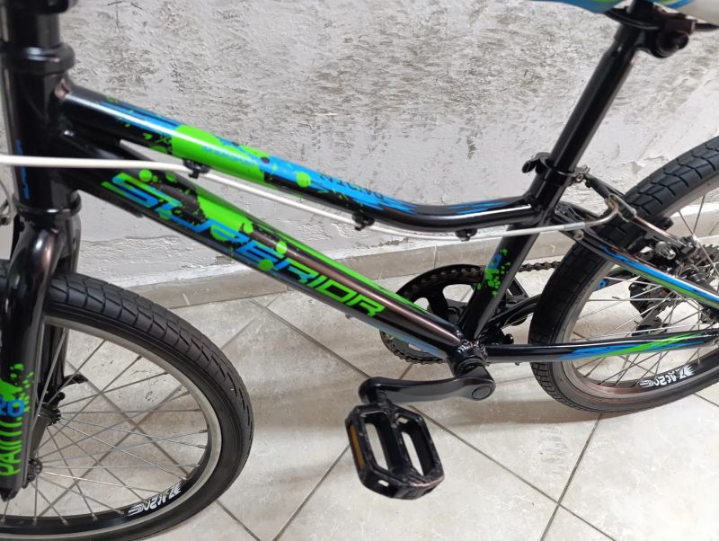 Starší renovované jízdní kolo dětské 20" Superior Paint