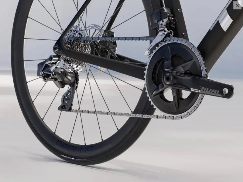 Madone SL 6 AXS Gen 8 Matte Dark Web Velikost L