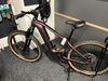 CUBE Reaction Hybrid SLX 750 vel. S 2024 NOVÉ FOX Rubyred