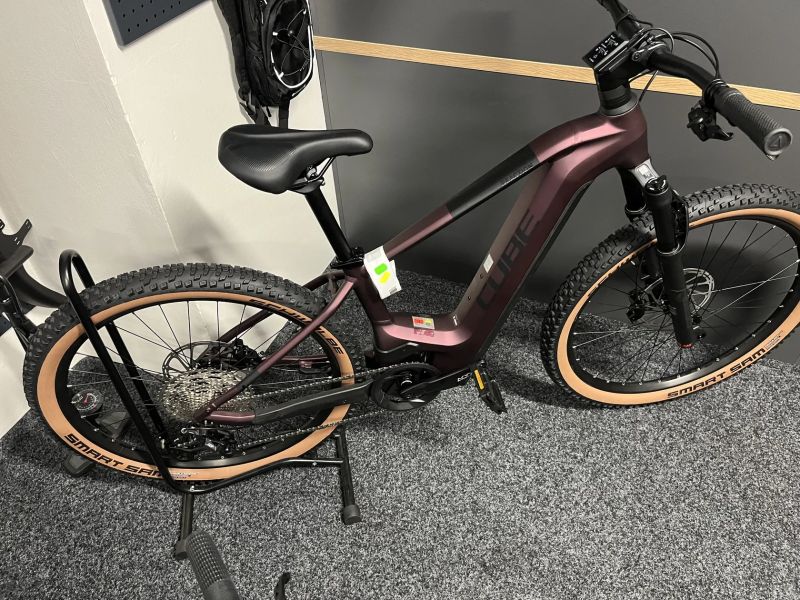 CUBE Reaction Hybrid SLX 750 vel. S 2024 NOVÉ FOX Rubyred