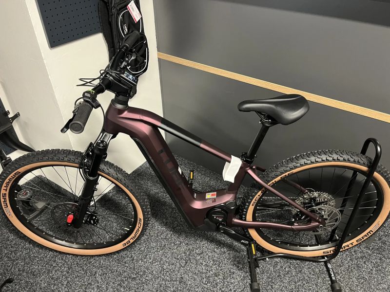 CUBE Reaction Hybrid SLX 750 vel. S 2024 NOVÉ FOX Rubyred