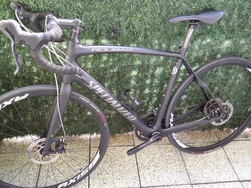 Gravel, Silniční karbonové kolo SPECIALIZED ROUBAIX SL4