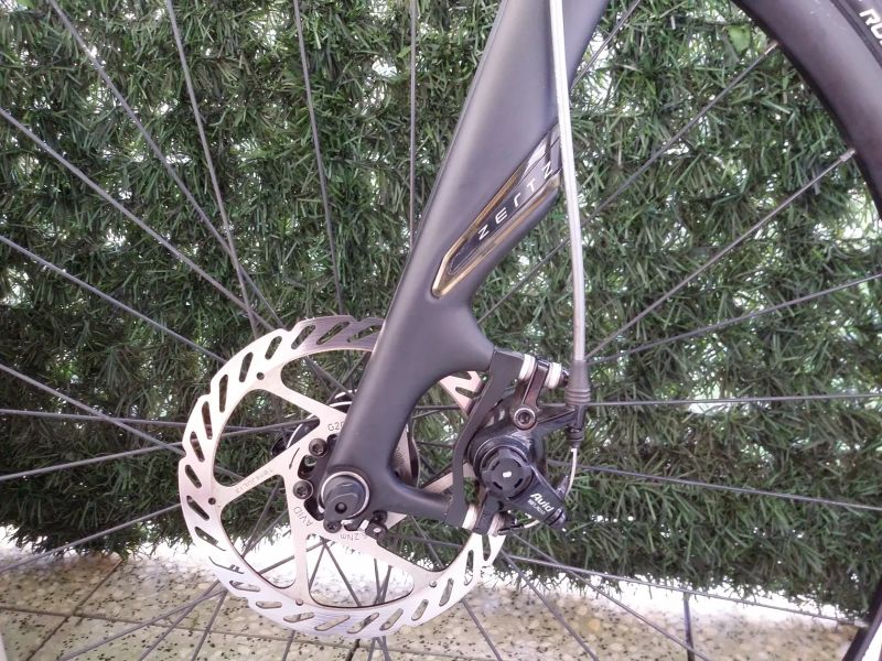 Gravel, Silniční karbonové kolo SPECIALIZED ROUBAIX SL4