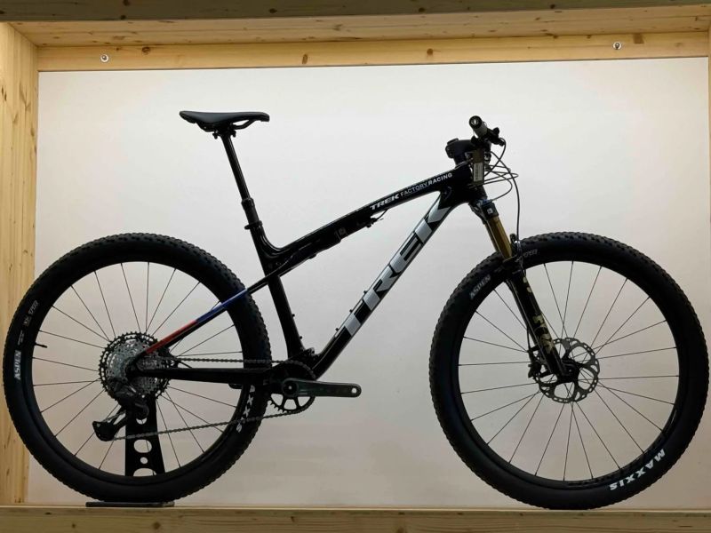 Trek Supercaliber SLR 9.8 XT Di2 Gen 2 Navy Smoke Velikost L