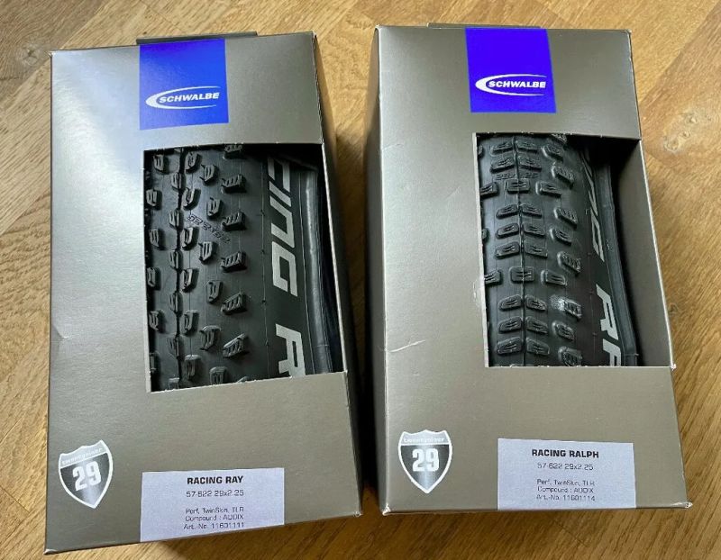 pláště 29 x 2.25 Schwalbe Racing Ray a Racing Ralph