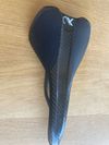 Karbonové sedlo AX Lightness Leaf Plus 3K 140
