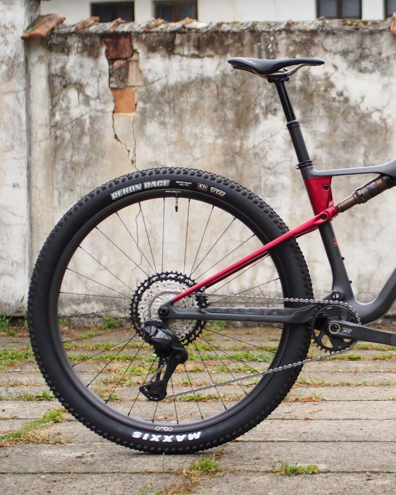 celoodpružené kolo Orbea OIZ M-PRO Di2 2025 vel. M (černo-červené) vel. L (modré) - SLEVA 22 %