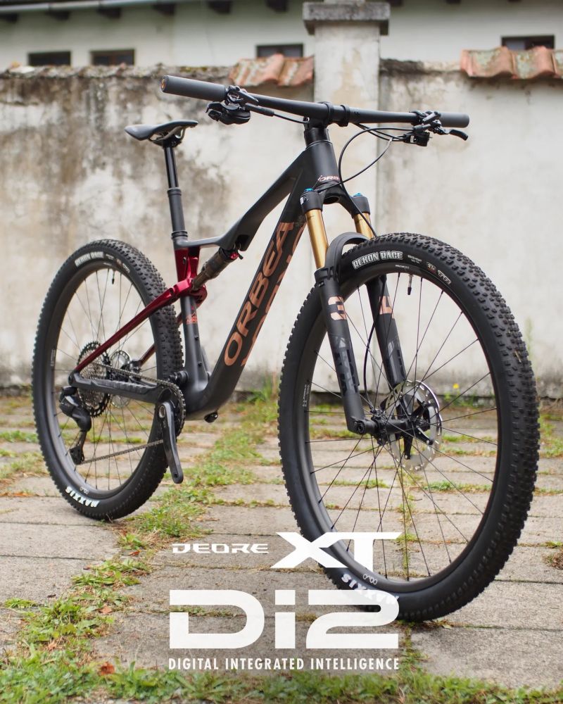 celoodpružené kolo Orbea OIZ M-PRO Di2 2025 vel. M (černo-červené) vel. L (modré) - SLEVA 22 %
