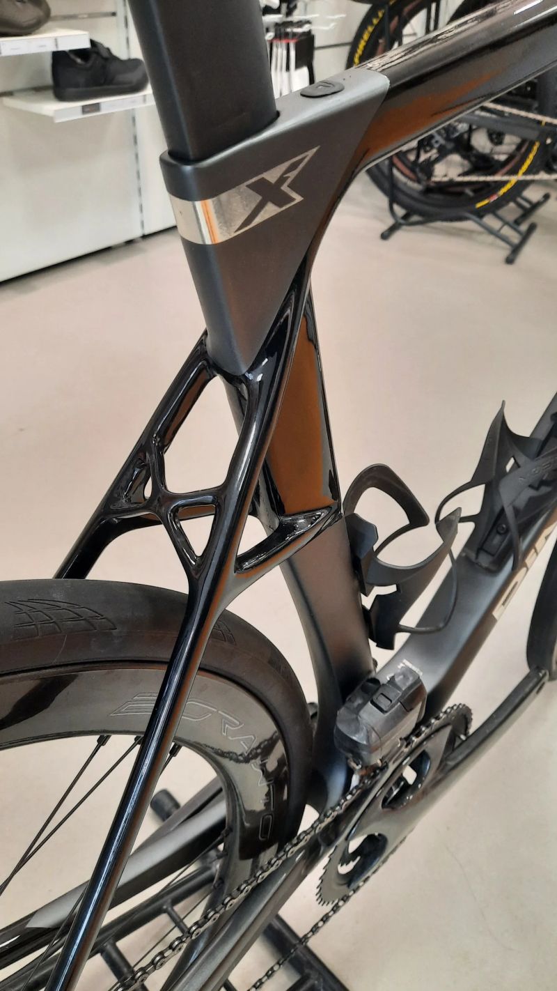 Prodám Pinarello Dogma X 2024 - Campagnolo Super Record EPS 12S WIRELESS - Kola Campagnolo BORA WTO