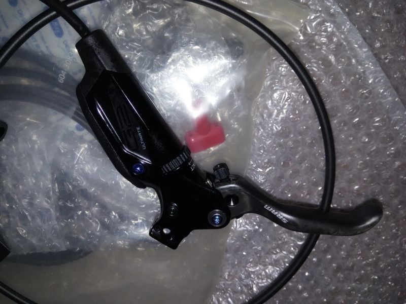 Nové brzdy SRAM G2 Ultimate Carbon Rainbow, 4 písty
