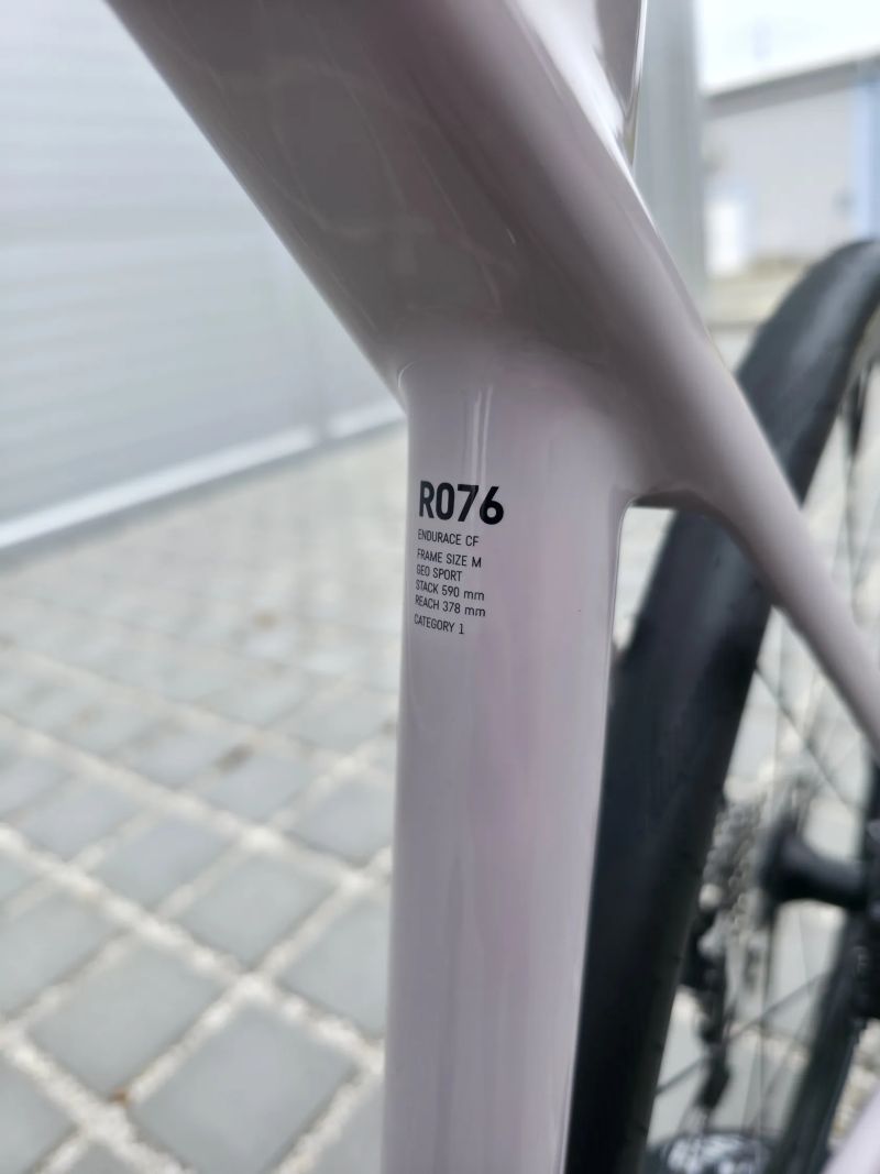 Silniční kolo Canyon Endurance CF 7 - 2026 - Shimano 105 – velikost M