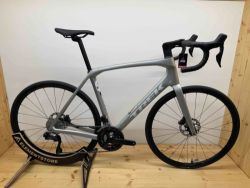 Trek Trek Domane SL 6 Gen 4 Lunar Silver Velikost 58 L