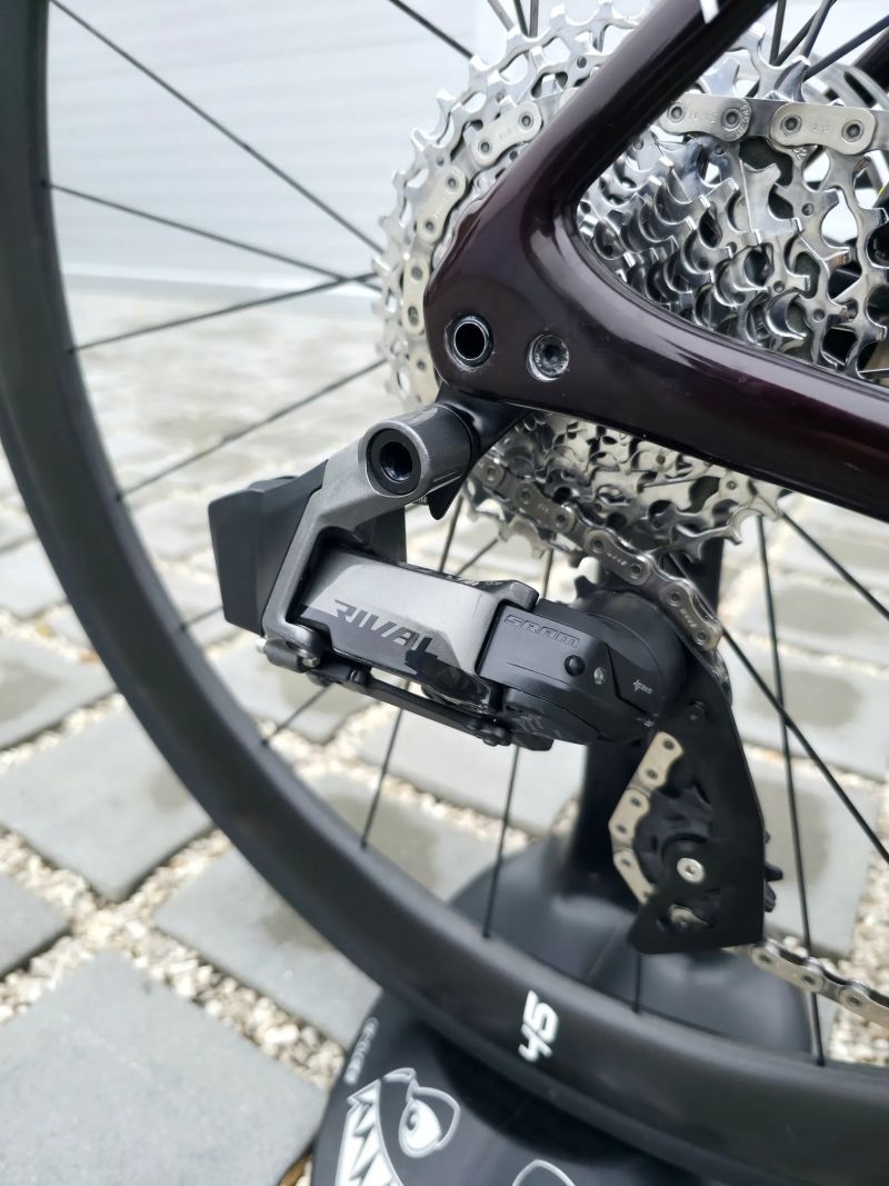 Silniční kolo Specialized Roubaix Comp Rival eTap ENVE 2022 – velikost 54cm (M)