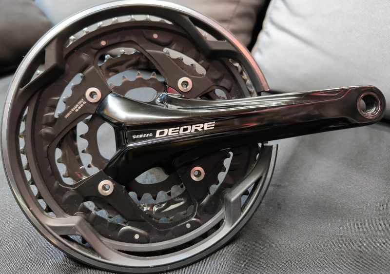 Trekové kliky Shimano Deore + osa