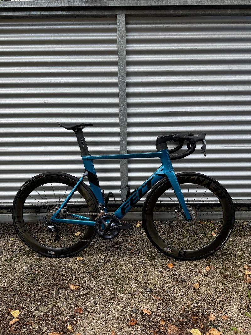 Felt AR - ULTEGRA Di2, REYNOLD aero kola