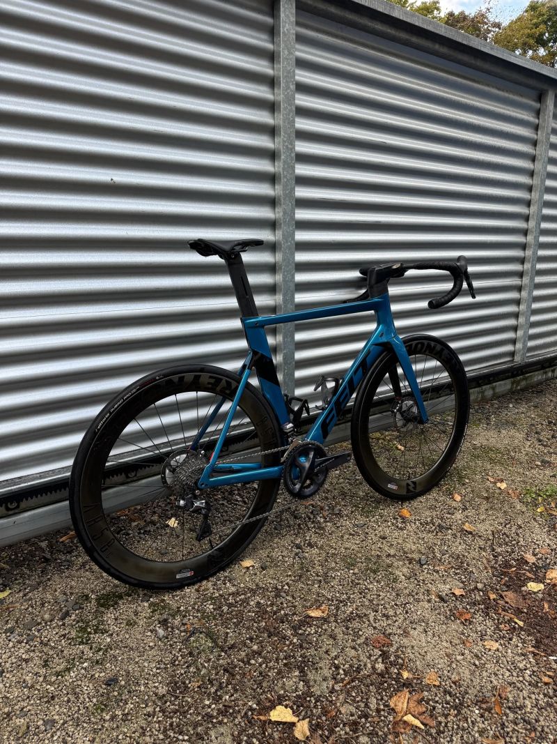 Felt AR - ULTEGRA Di2, REYNOLD aero kola