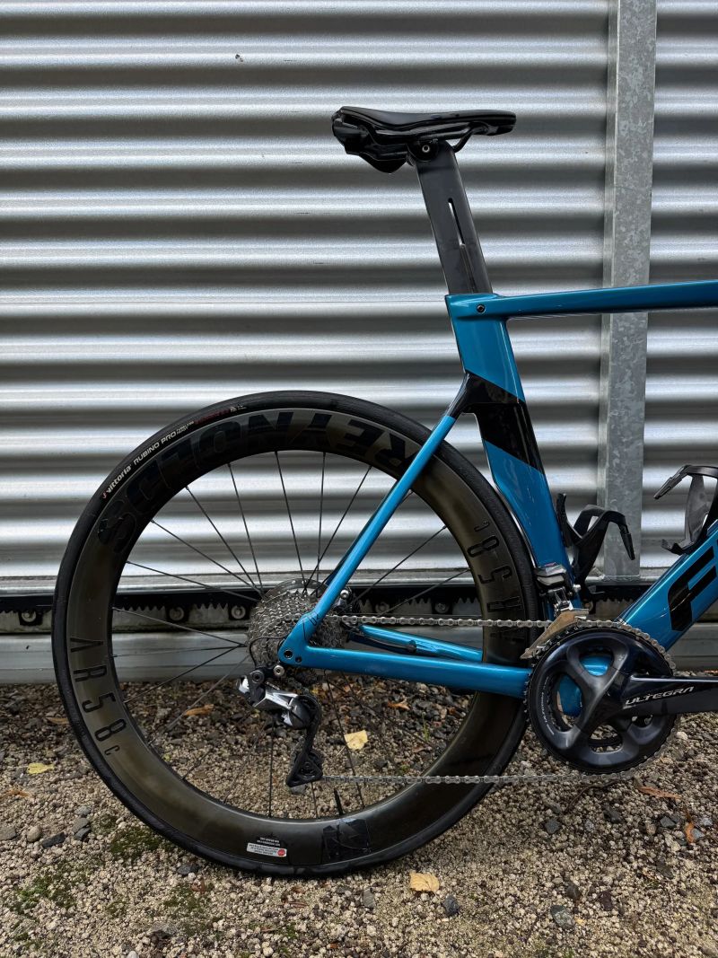 Felt AR - ULTEGRA Di2, REYNOLD aero kola