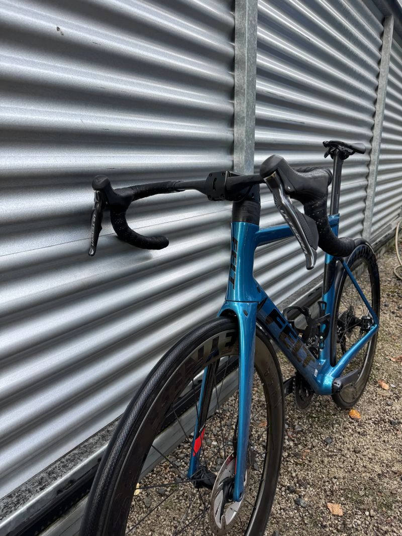 Felt AR - ULTEGRA Di2, REYNOLD aero kola