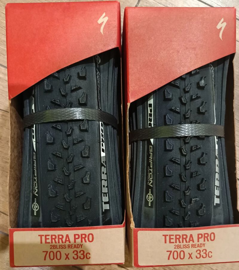 Cyklokrosovy plast Specialized Terra Pro