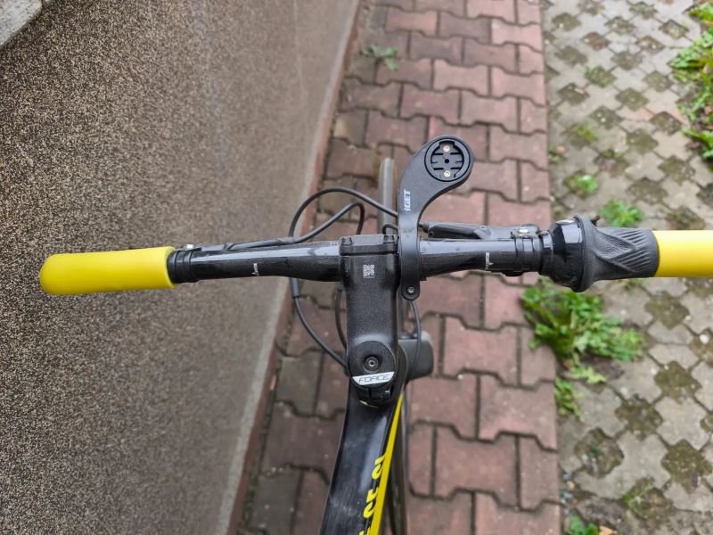 Canyon Inflite CF SL s rovnými řídítky