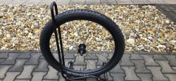 Zadní kolo 27,5“ Bontrager Line Comp 30, XD ořech, 6 šroubů, Boost148 mm + plášť Bontrager SE5