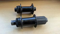 Náboje Formula 15x100 + 12x142