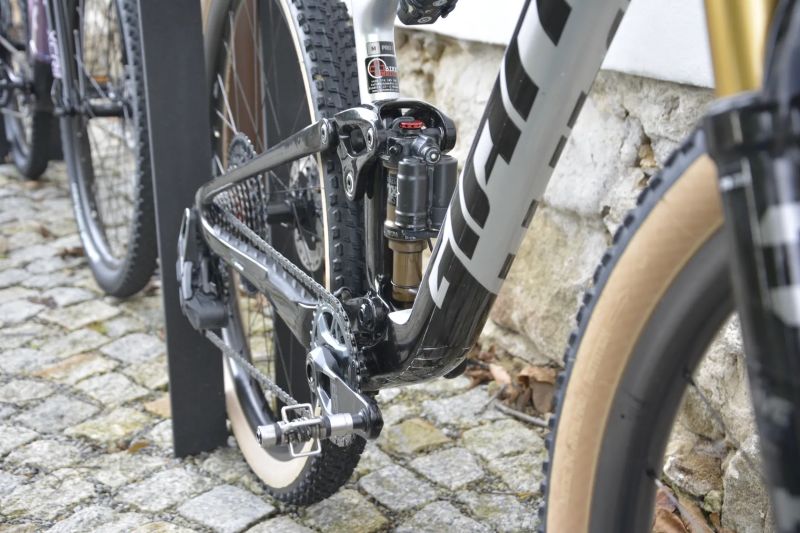 Giant Anthem Advanced PRO 29 1 M - X0 AXS T-Type, Fox Kashima Live Valve + teleskop