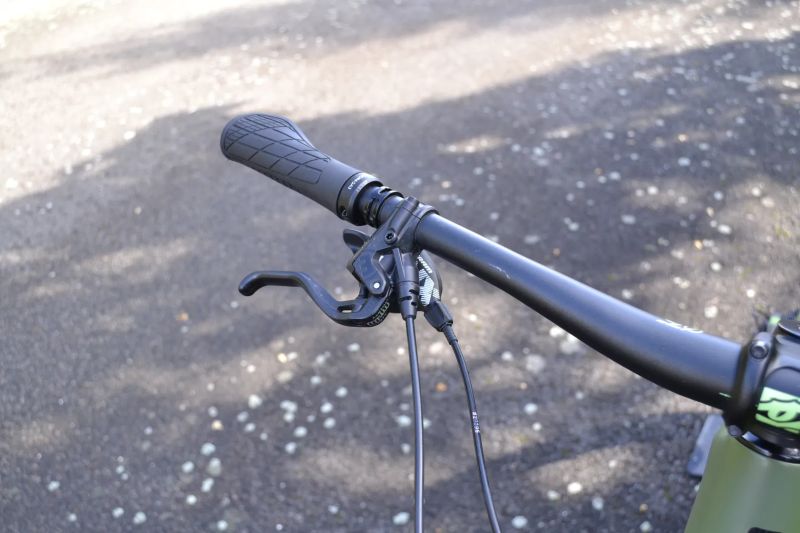 Cube Stereo Race C:62 (XL) olive´n´grey