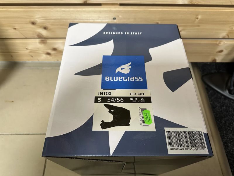 Integrální přilba BLUEGRASS Intox camo černá NOVÁ