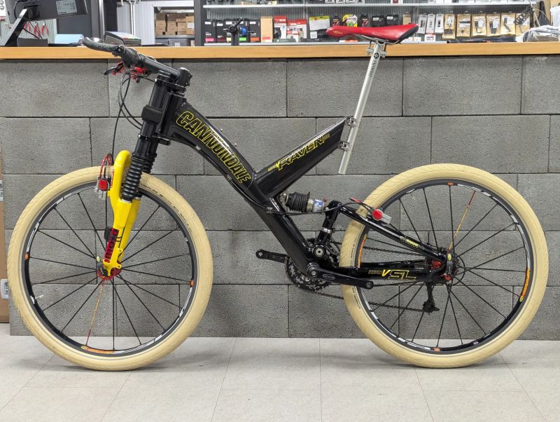 Cannondale Super V Raven 4000, velikost L, vidlice MOTO, Crossmax, Magura HS, Roox