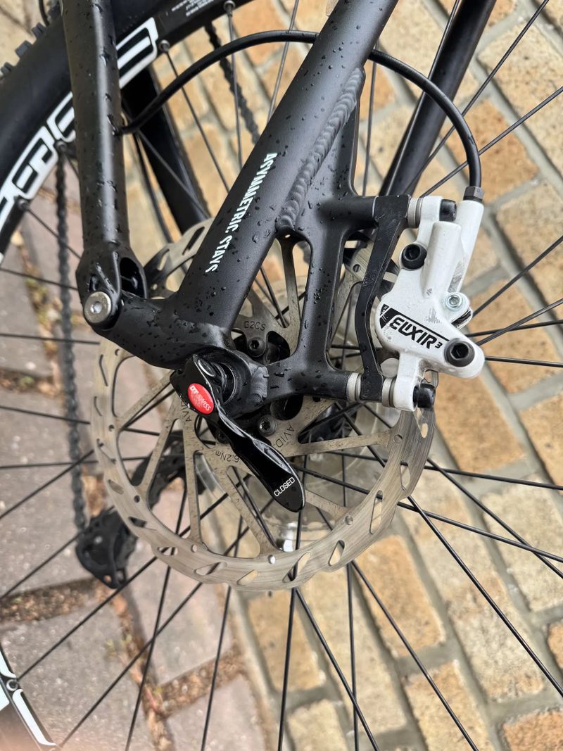 Canyon Nerve 140. Najeto 400km