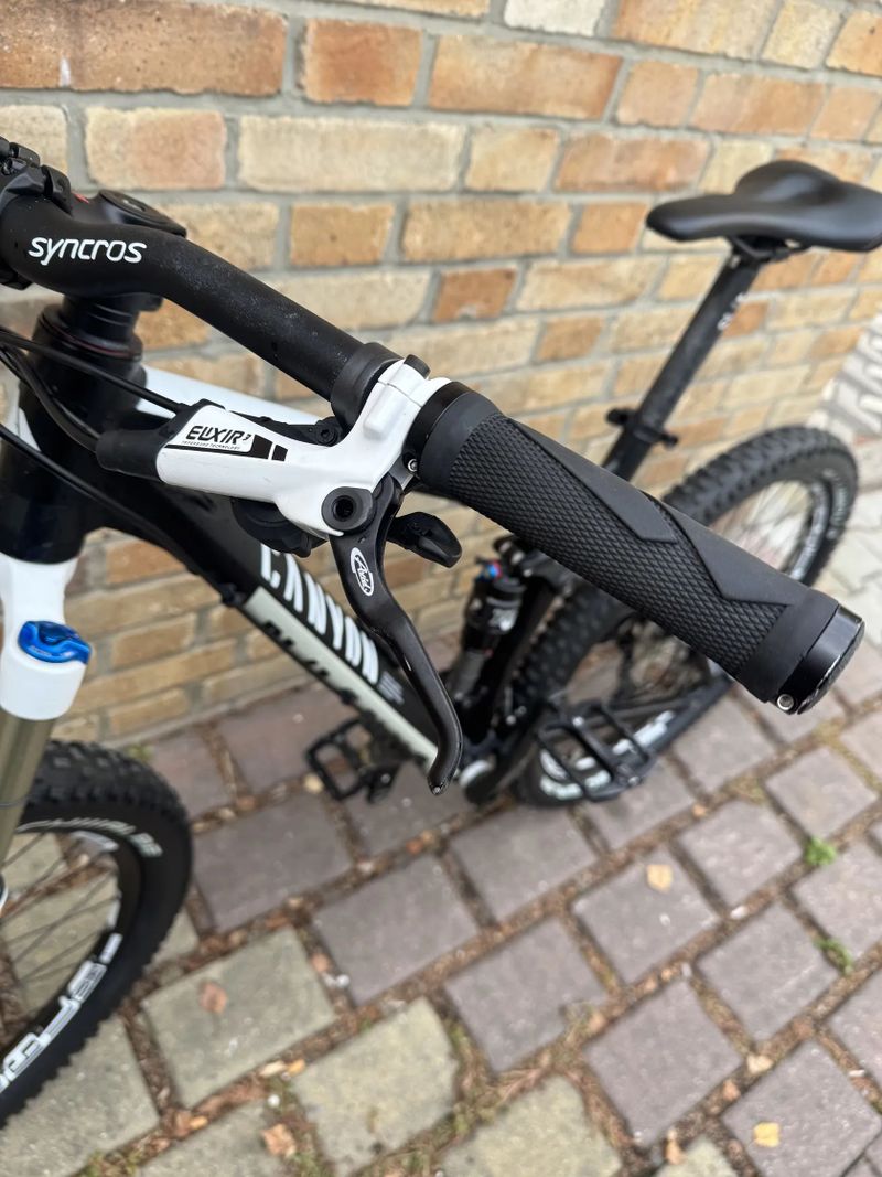 Canyon Nerve 140. Najeto 400km
