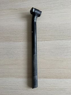 Karbonová sedlovka PRO VIBE Di2