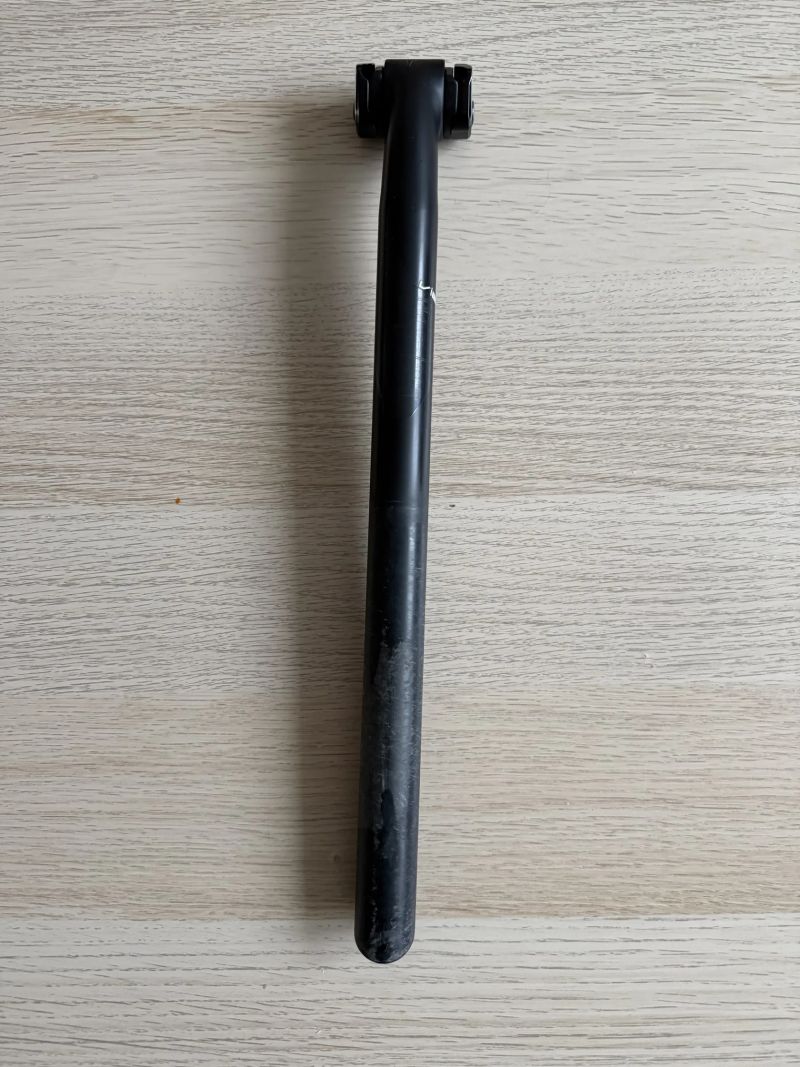 Karbonová sedlovka PRO VIBE Di2