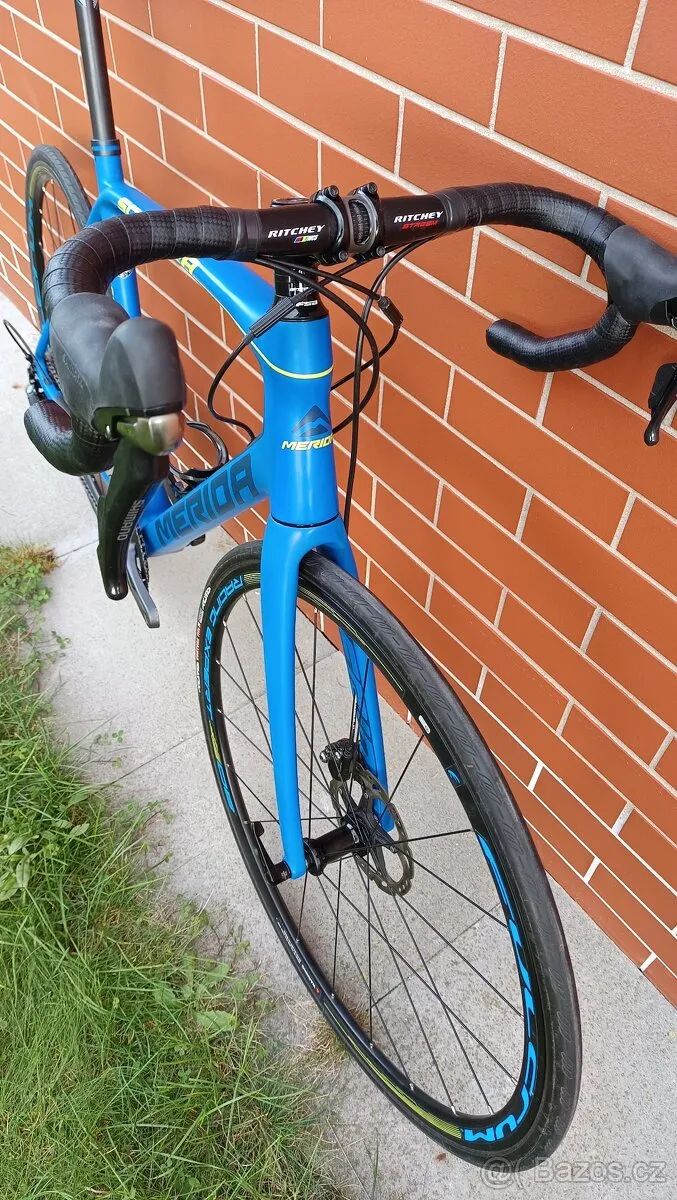 Karbonová silnička Merida Scultura Disc 6000, Shimano Ultegra, karbonová sedlovka, vel. M/L
