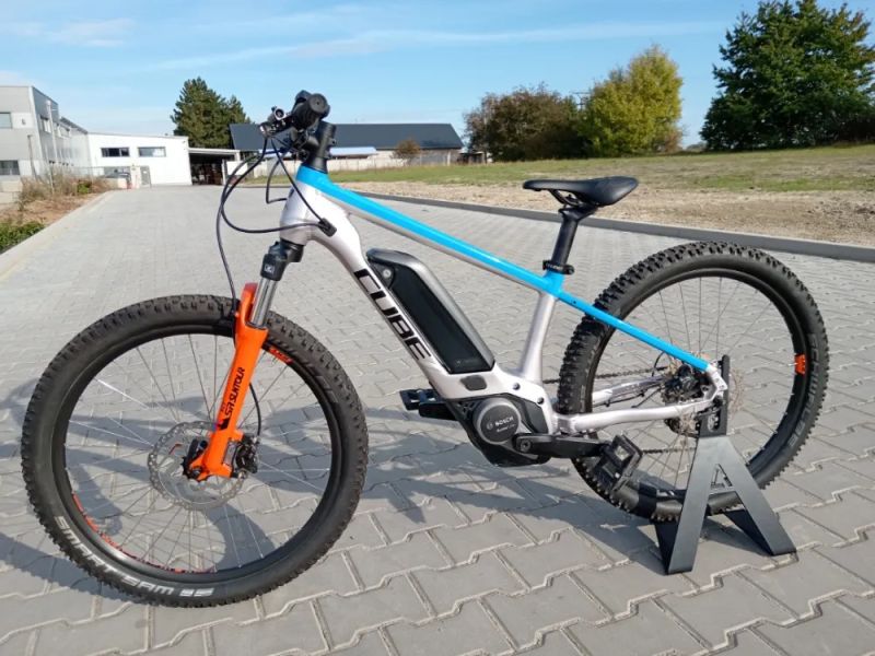 Cube Acid 240 rookie pro 400 action team