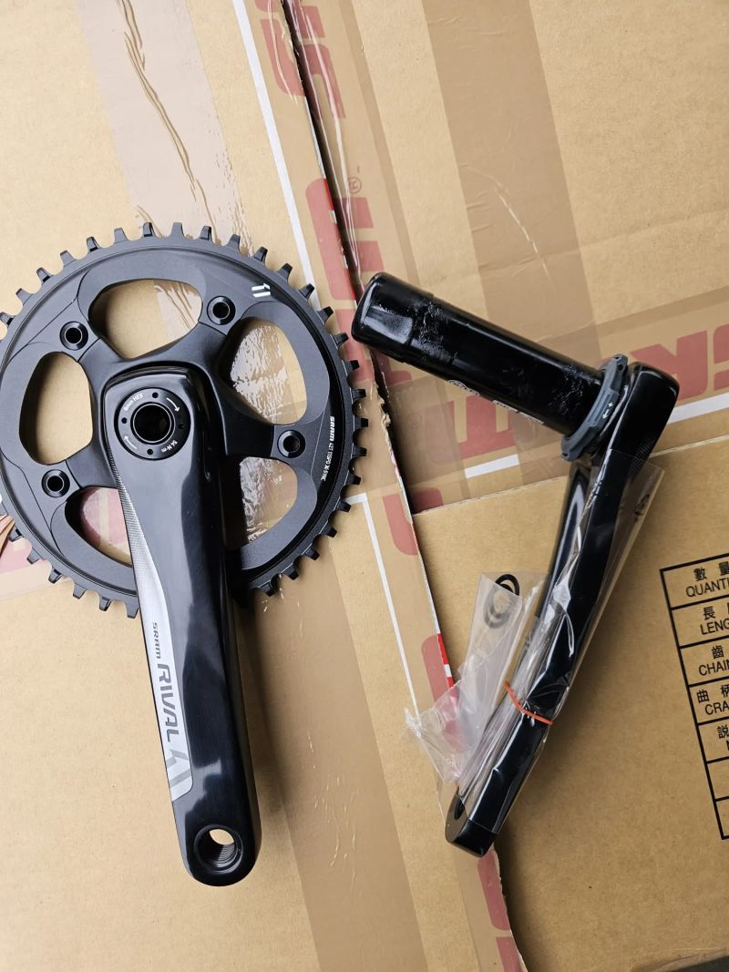 Gravel kliky SRAM Apex a Rival 42 z. Nové 