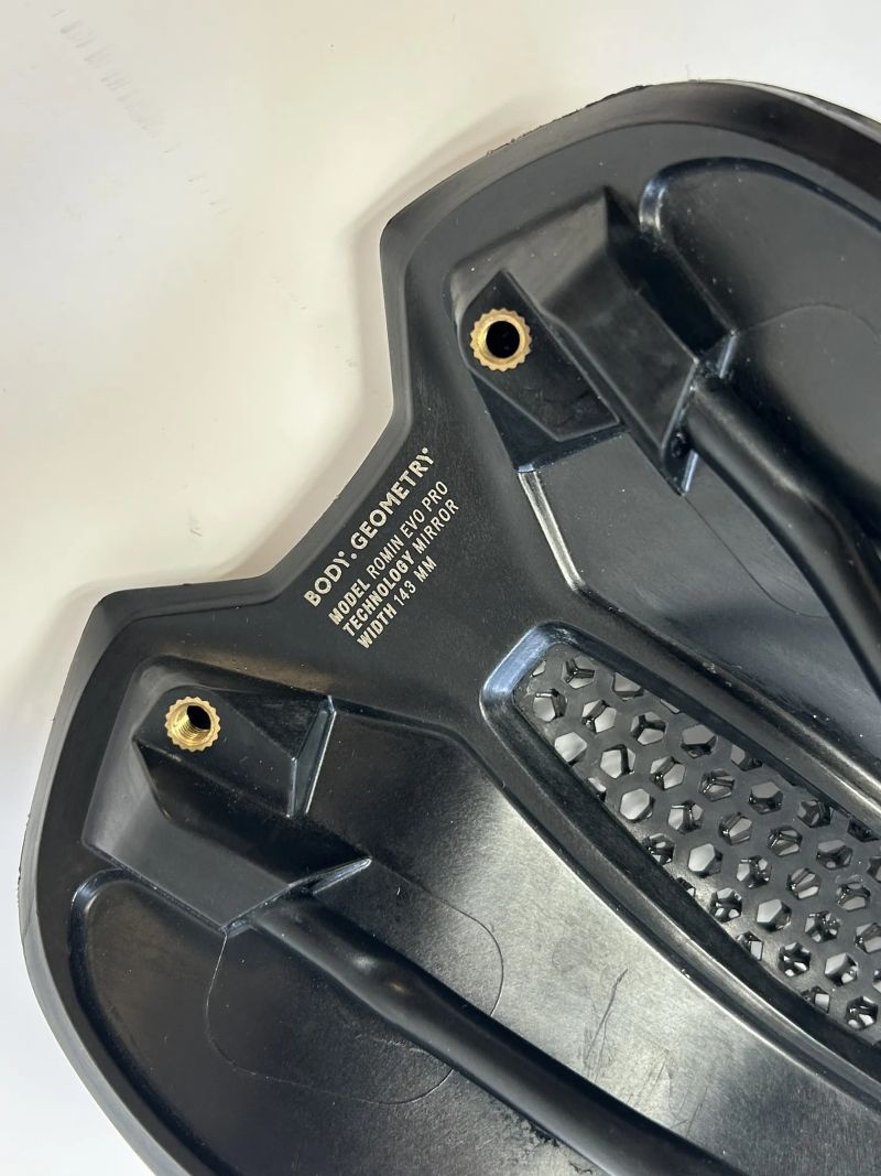 sedlo Specialized Romin Evo Pro Mirror, šířka 143 mm