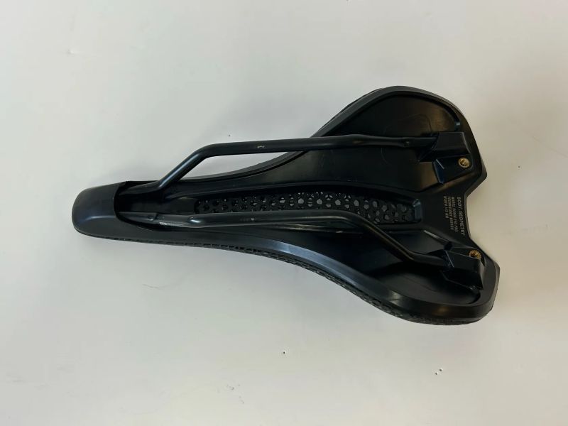 sedlo Specialized Romin Evo Pro Mirror, šířka 143 mm